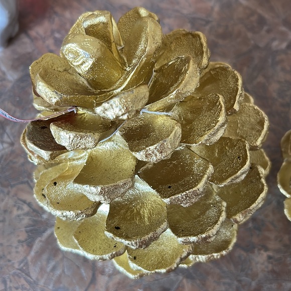 Ashland Gold Pinecone Festive and Warm Decorative Set - Picture 6 of 8